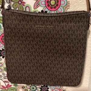 Large Michael Kor’s purse